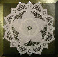 L103RoundLace.jpeg (43795 bytes)