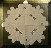 L91RoundLace.jpeg (42534 bytes)
